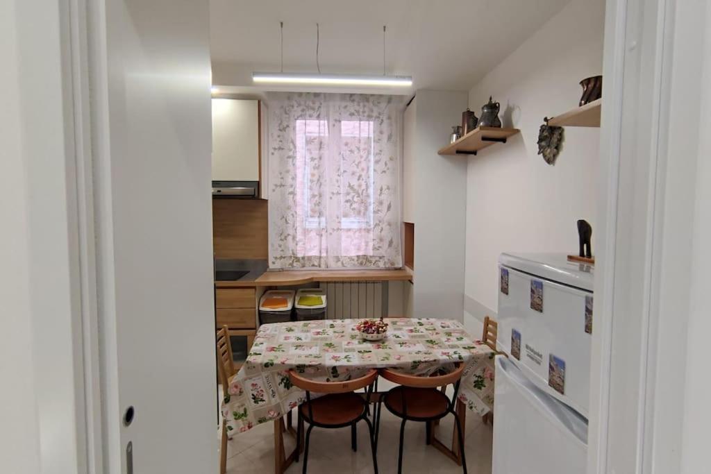 Elegante Alloggio Zona Storica Lecco Luaran gambar