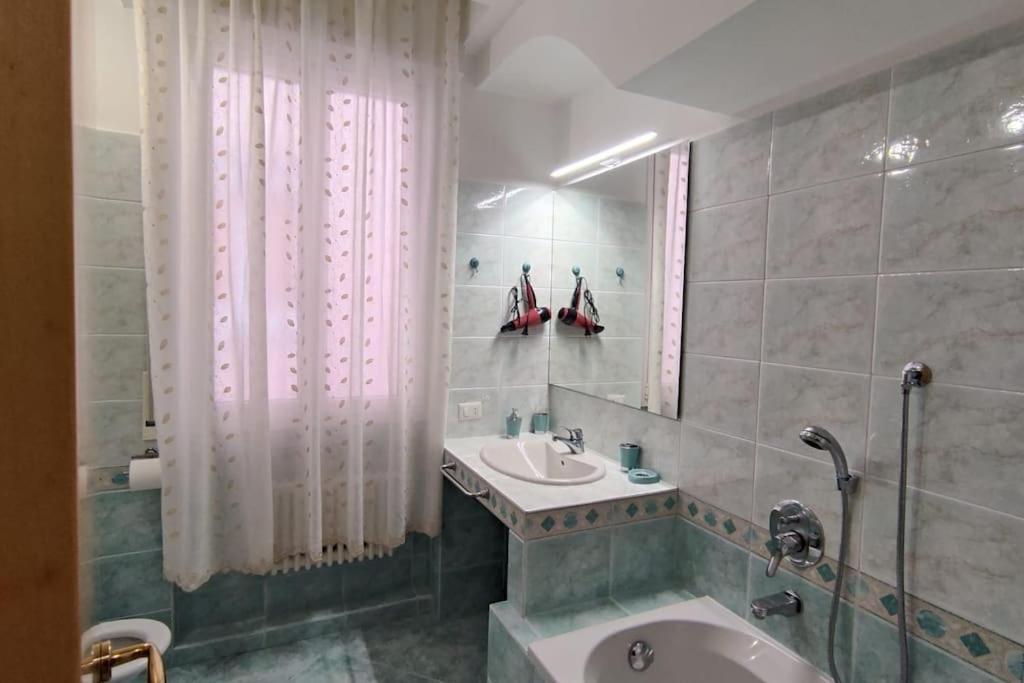 Elegante Alloggio Zona Storica Lecco Luaran gambar
